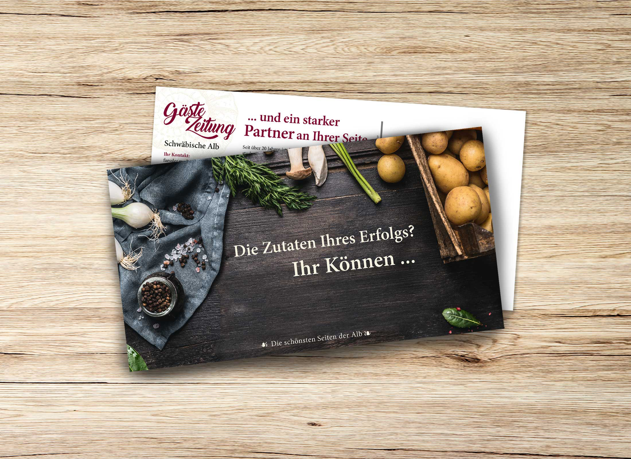 Maxipostkarte Gästezeitung Schwäbische Alb Kulinarik Formschön GmbH Maxipostkarte für Mailing Gästezeitung Schwäbische Alb mit kulinarischem Motiv auf Tisch liegend
