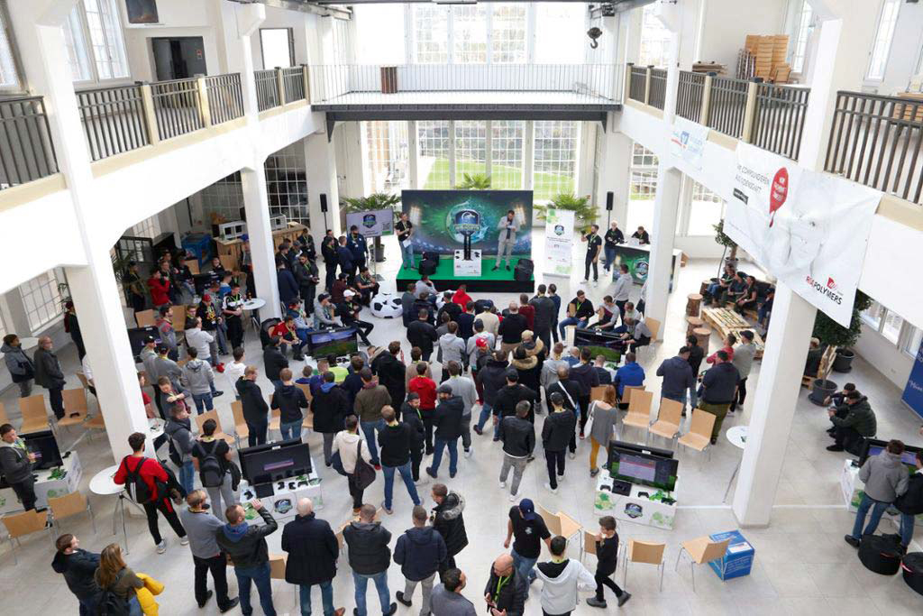 Besucher der eSports Veranstaltung des Schwarzwälder Boten in der Pulverfabrik Rottweil